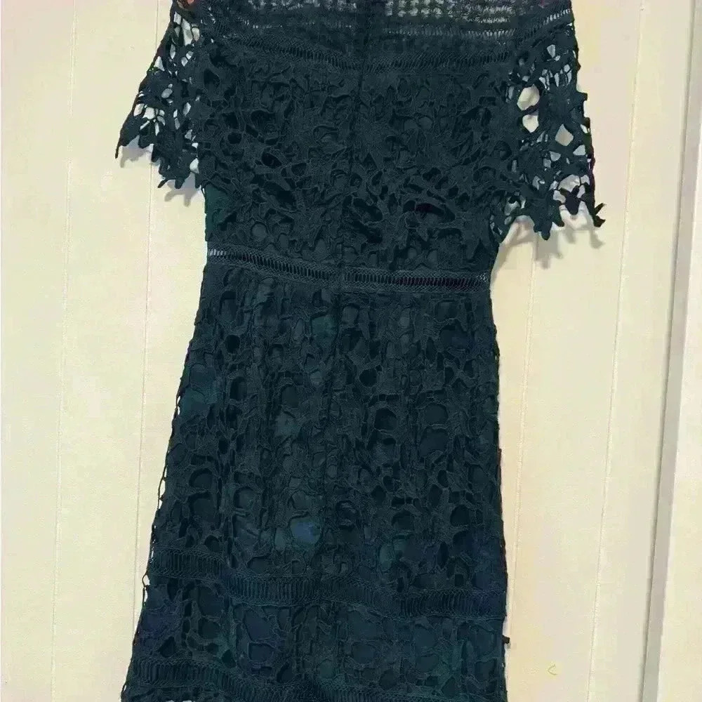 Chi Chi London lace high neck mini dress in green - Picture 2 of 6